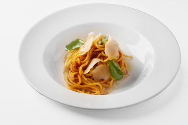 Spaghetti with tomato sauce and cheese of parmesan type 100 g