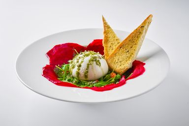 Burrata cheese
with roasted beetroot slices 125 g